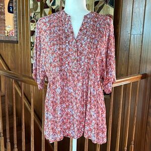 Lovely NWT Knox Rose Top with Pleats  -  Size M